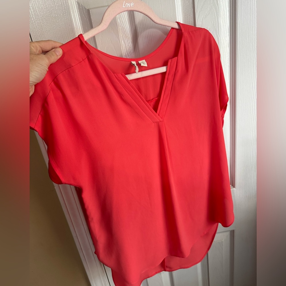 Women's V-Neck Short Sleeve Blouse in Coral